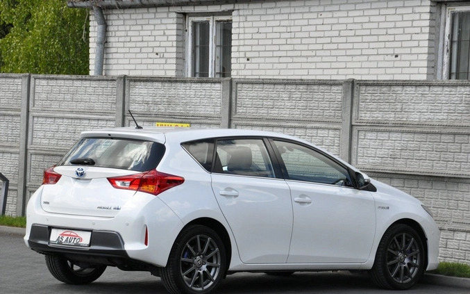 Toyota Auris cena 54900 przebieg: 102000, rok produkcji 2014 z Szczuczyn małe 781